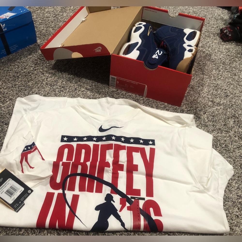 Nike air griffey max 1 prez qs dead stock ds with HOF shirt with tag rare jordan